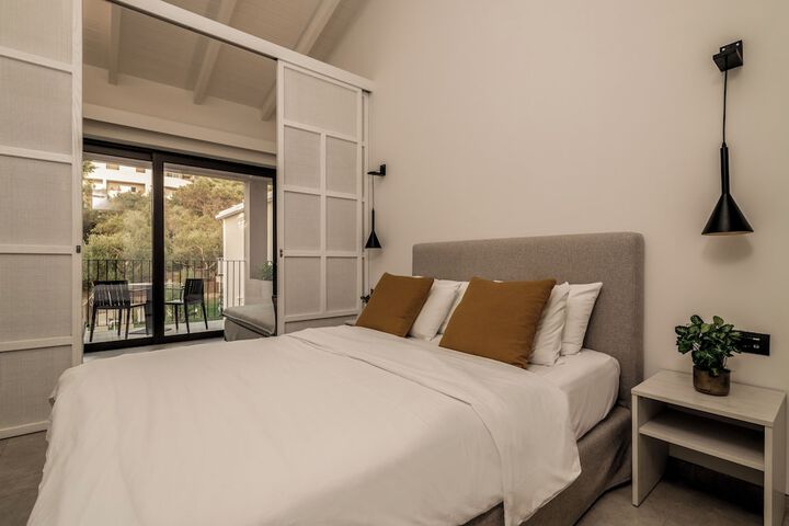 Room 4 of 14