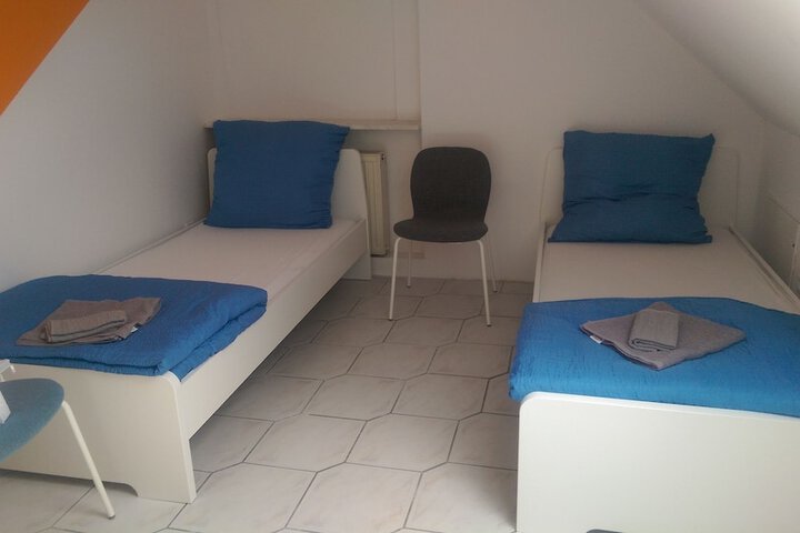 Room 6 of 10