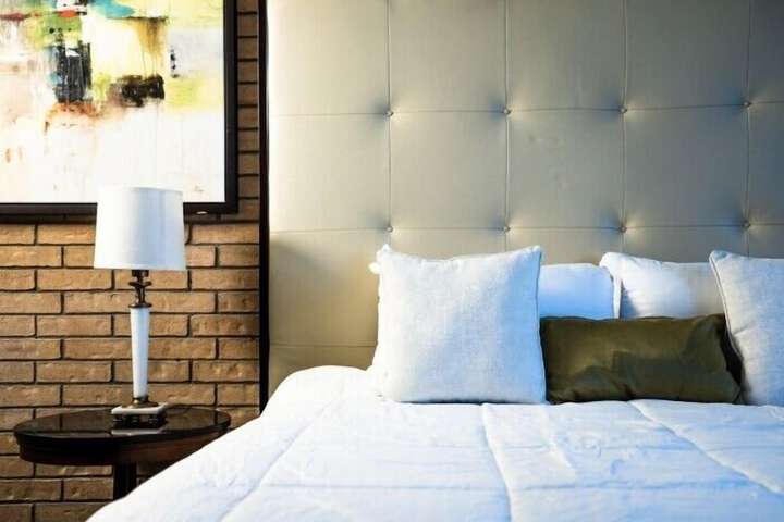 Room 7 of 12