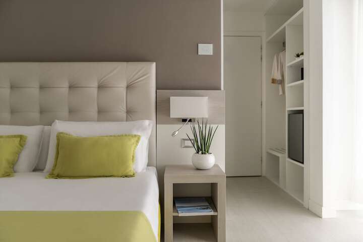 Room 10 of 125
