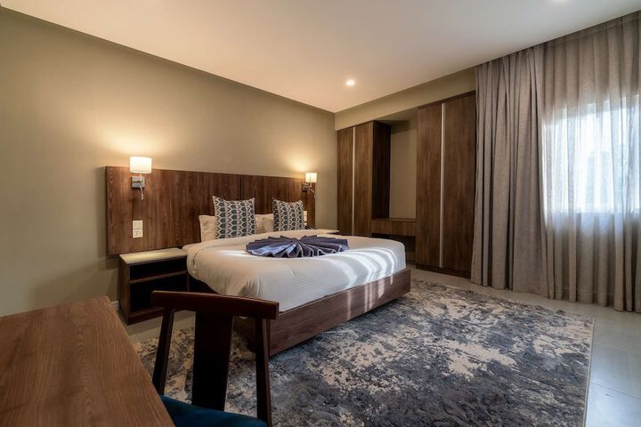 Room 10 of 25