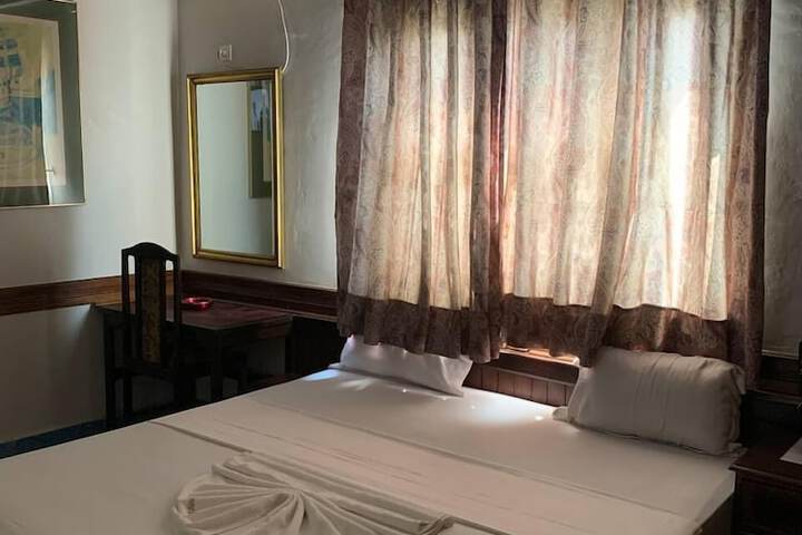 Room 5 of 87
