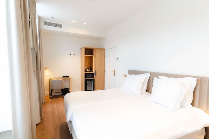 Room 53 of 113