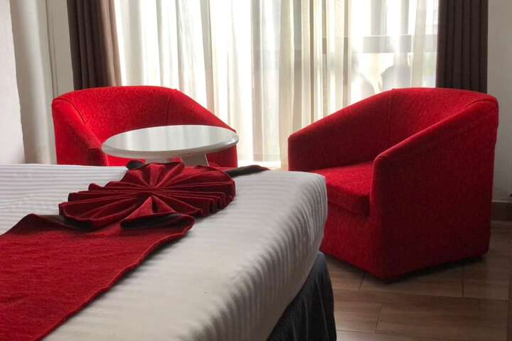 Room 8 of 28