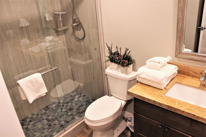 Room 32 of 195
