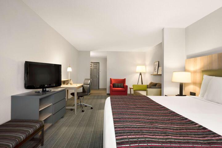 1 King Bed (6 of 8)
