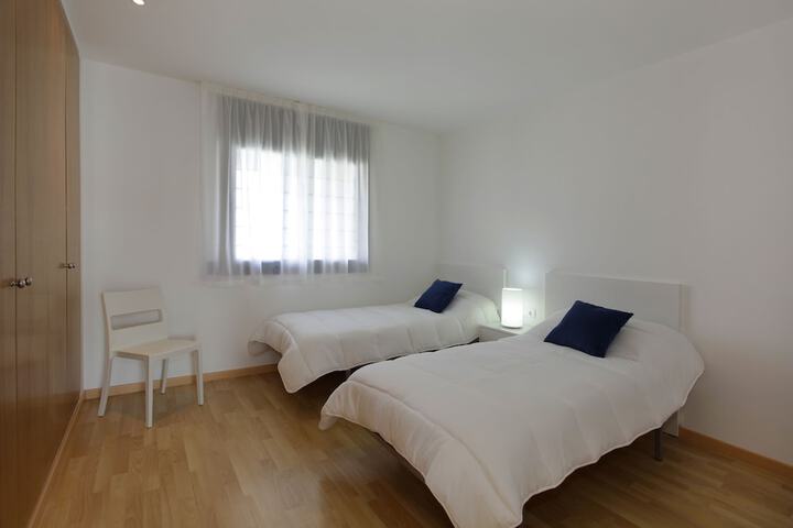 Room 6 of 32