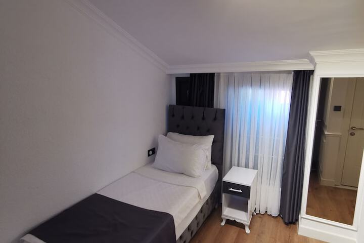 Room 28 of 85