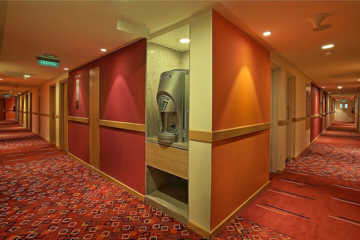 Ballroom/Hall 39 of 51