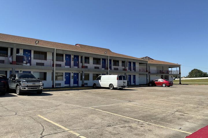 Executive Inn &  Suites in Beaumont, TX