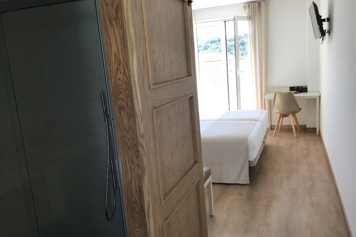 Room 16 of 37