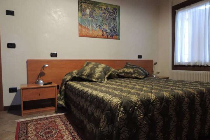 Room 10 of 46