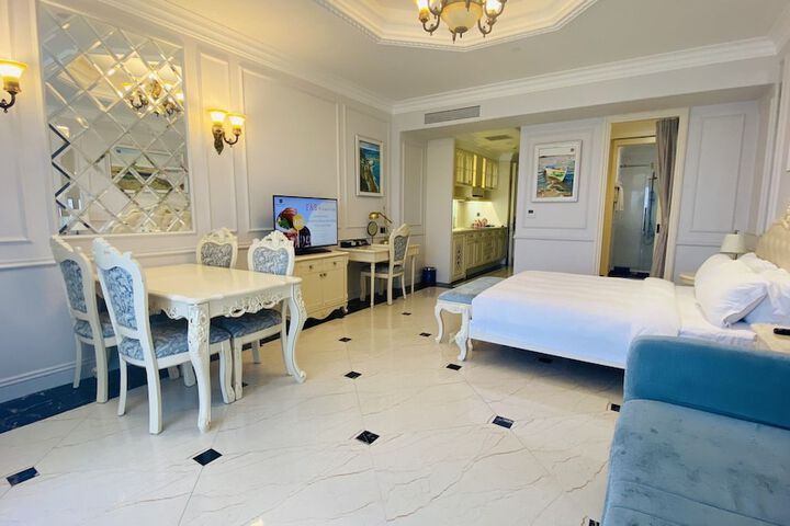 Room 25 of 195