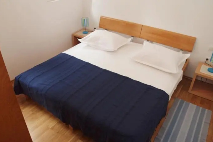 Room 2 of 2