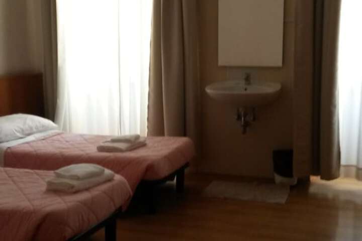 Room 11 of 36