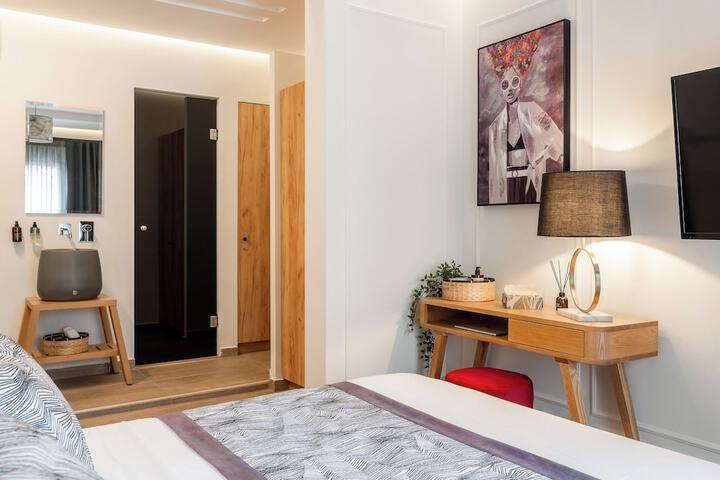 Room 4 of 83