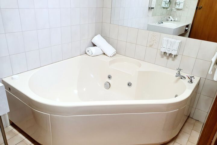 Hot Tub 37 of 51