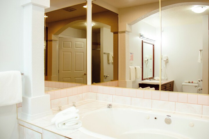 Hot Tub 42 of 48