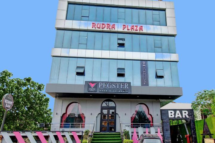Super Townhouse OAK Hotel Rudra