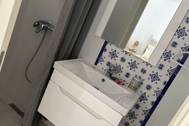 Room 18 of 28