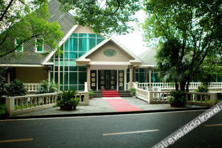 Hotel 7 of 32
