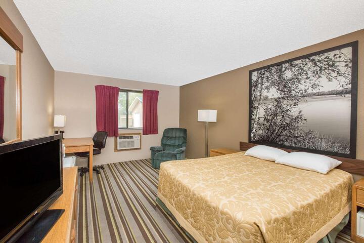 1 Queen Bed (22 of 23)