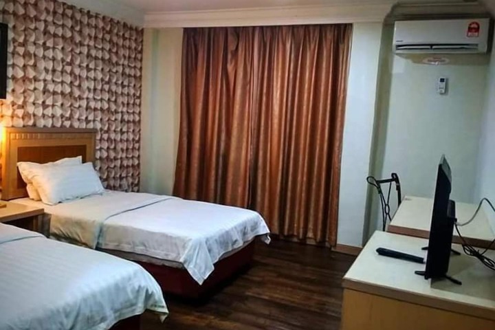 Room 17 of 32