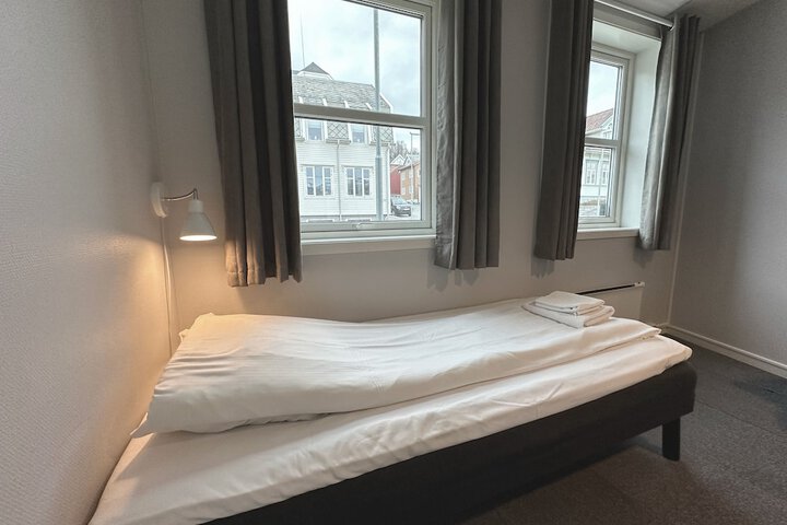 Room 4 of 37