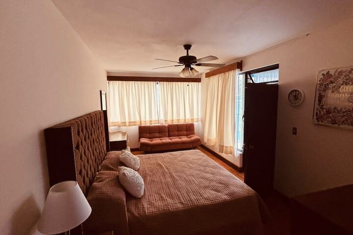 Room 6 of 9