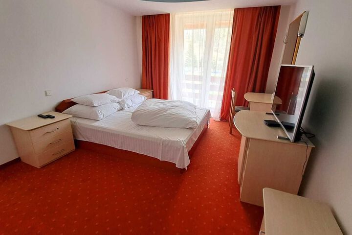 Room 5 of 28
