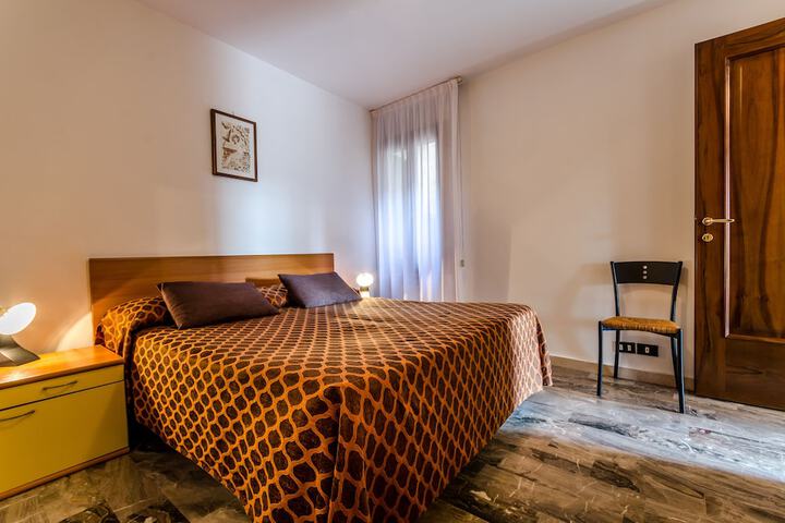 Room 8 of 25