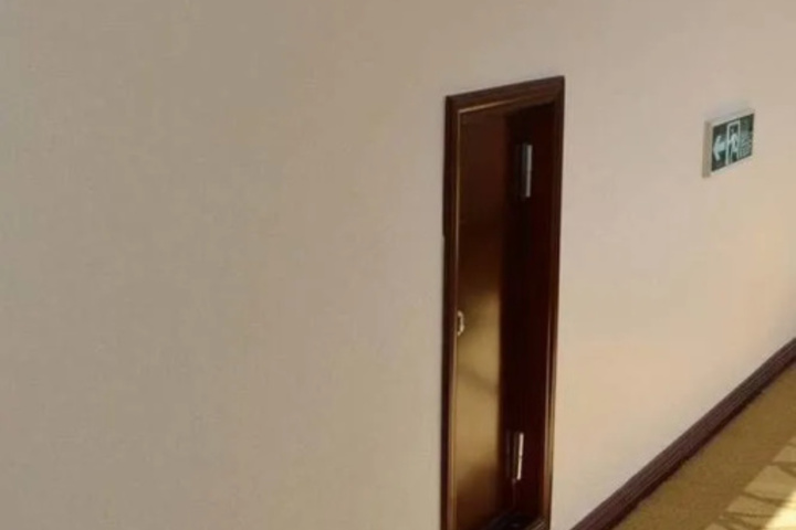 Room 10 of 17