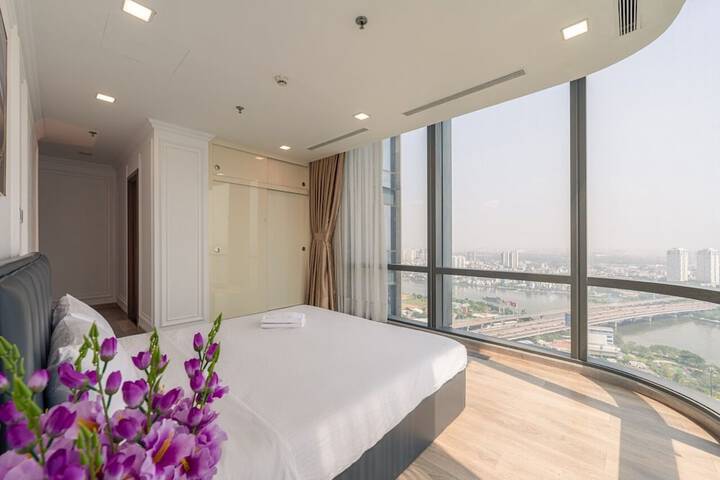 Room 65 of 243