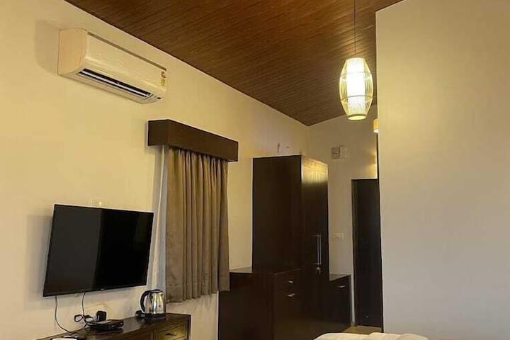 Room 3 of 10