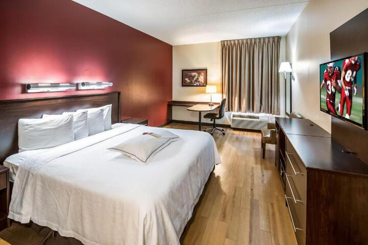 Double Accessible Queen Size Bed (2 of 2)