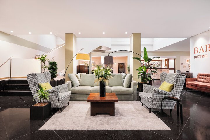 Entrance & Lobby