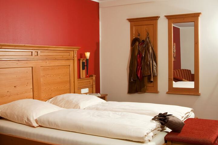 Room 14 of 37