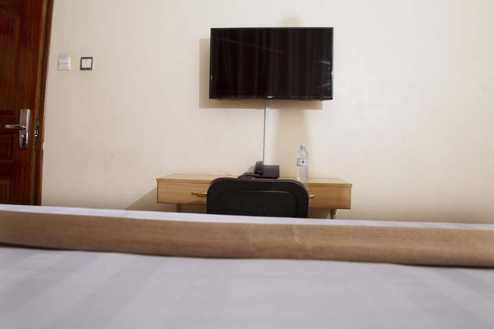 Room 17 of 30