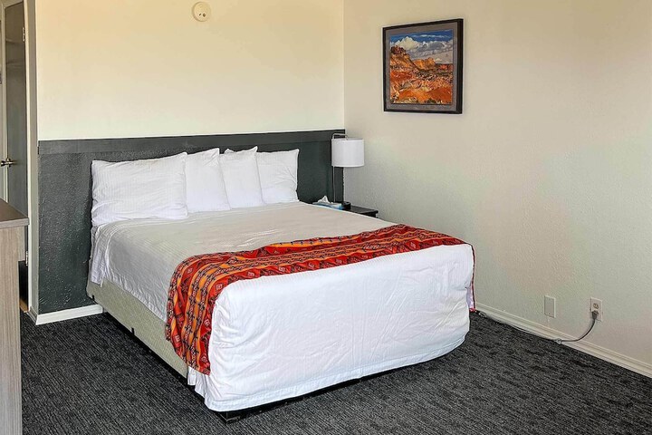 Room 35 of 81