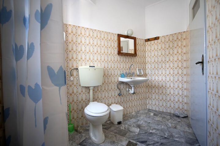 Room 5 of 6
