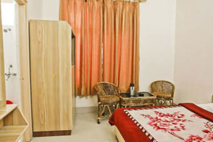 Room 3 of 7