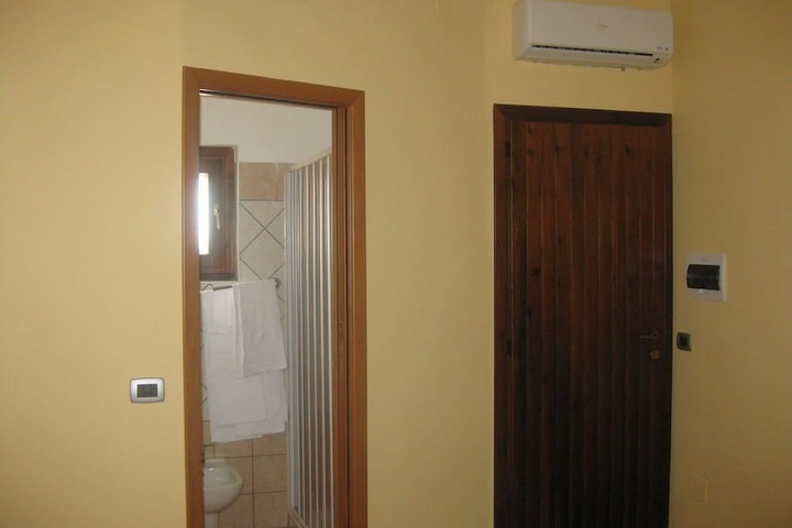 Room 11 of 11