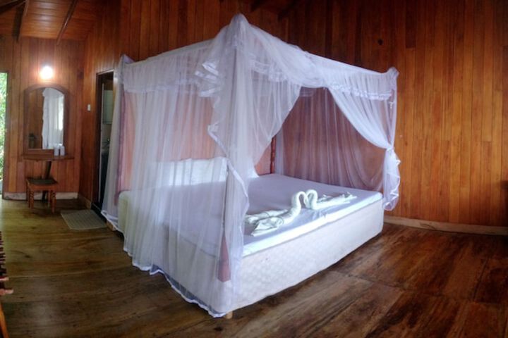 Room 6 of 32