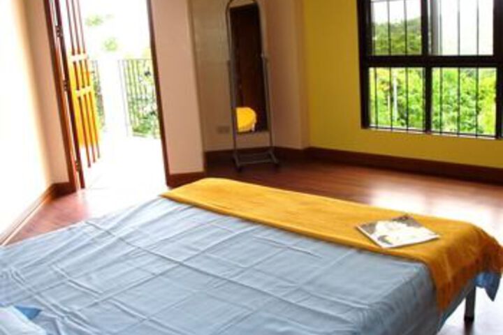 Room 12 of 16