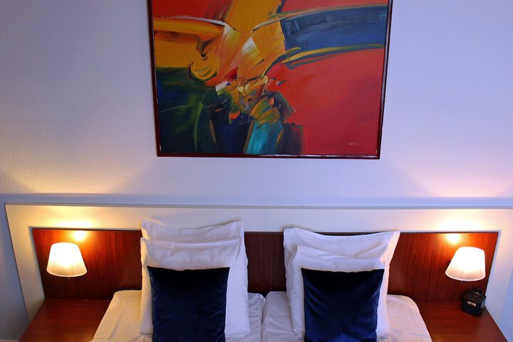 Room 6 of 72