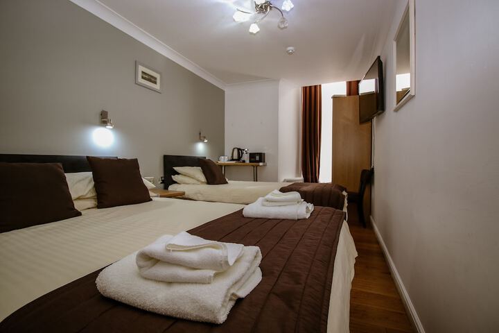 Room 27 of 65