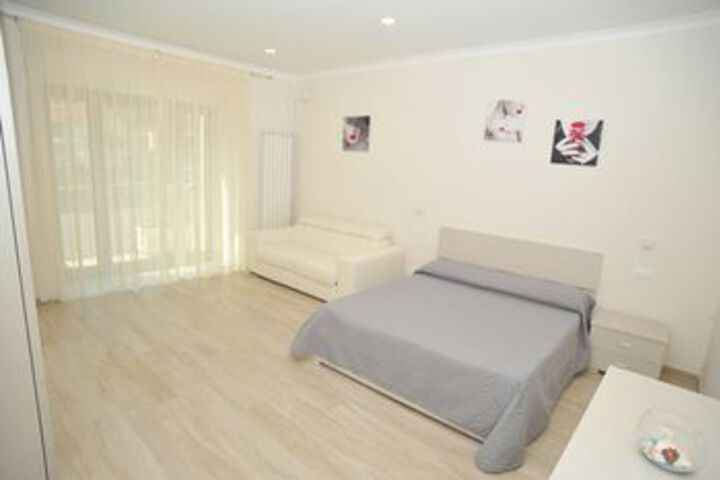 Room 28 of 67