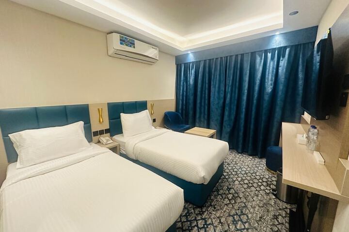 Room 3 of 33