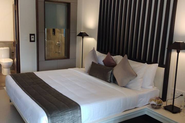 Room 6 of 38