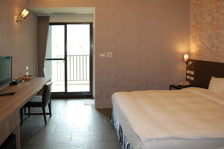 Room 1 of 6